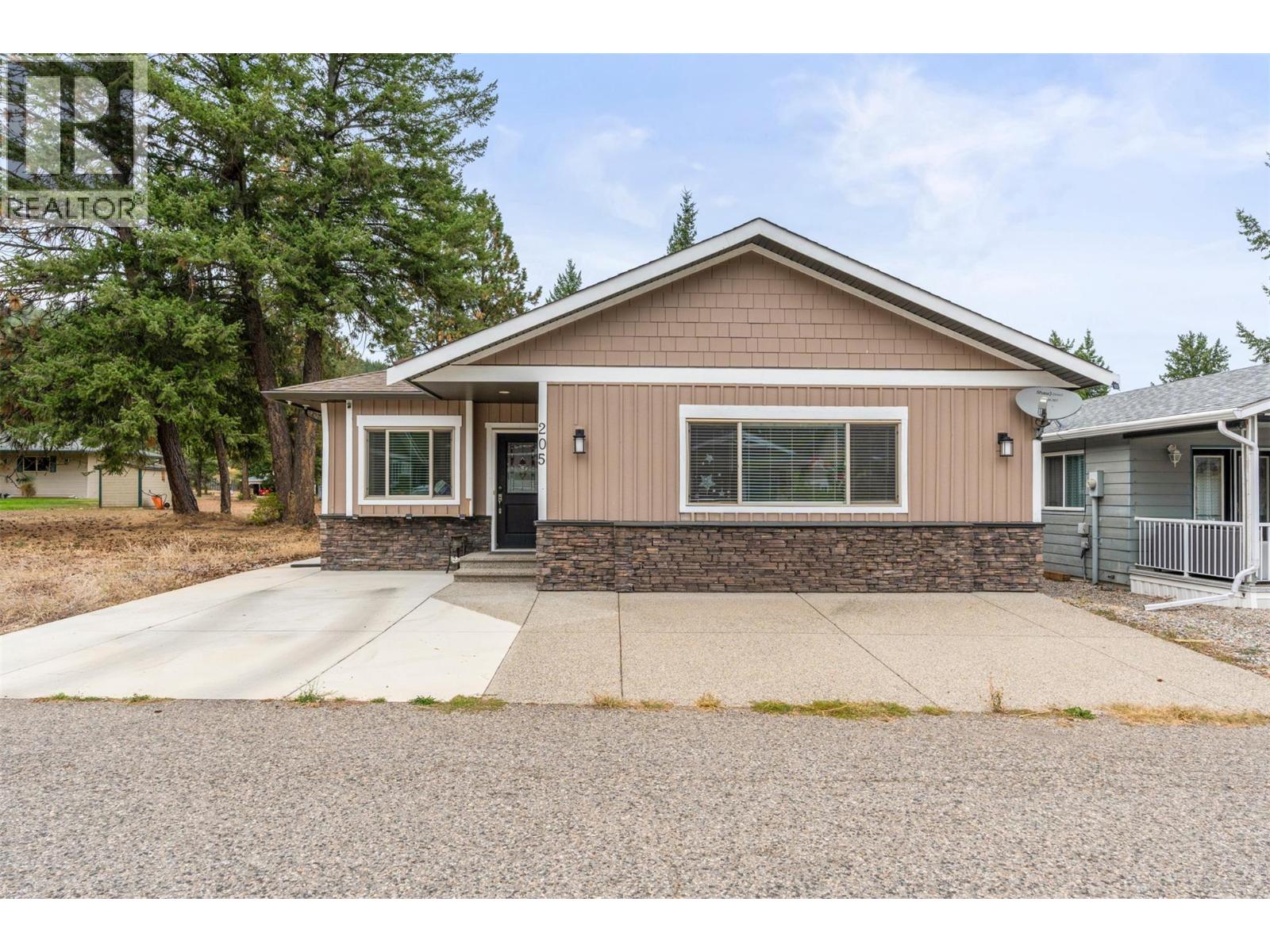  205 Falcon Avenue, Vernon