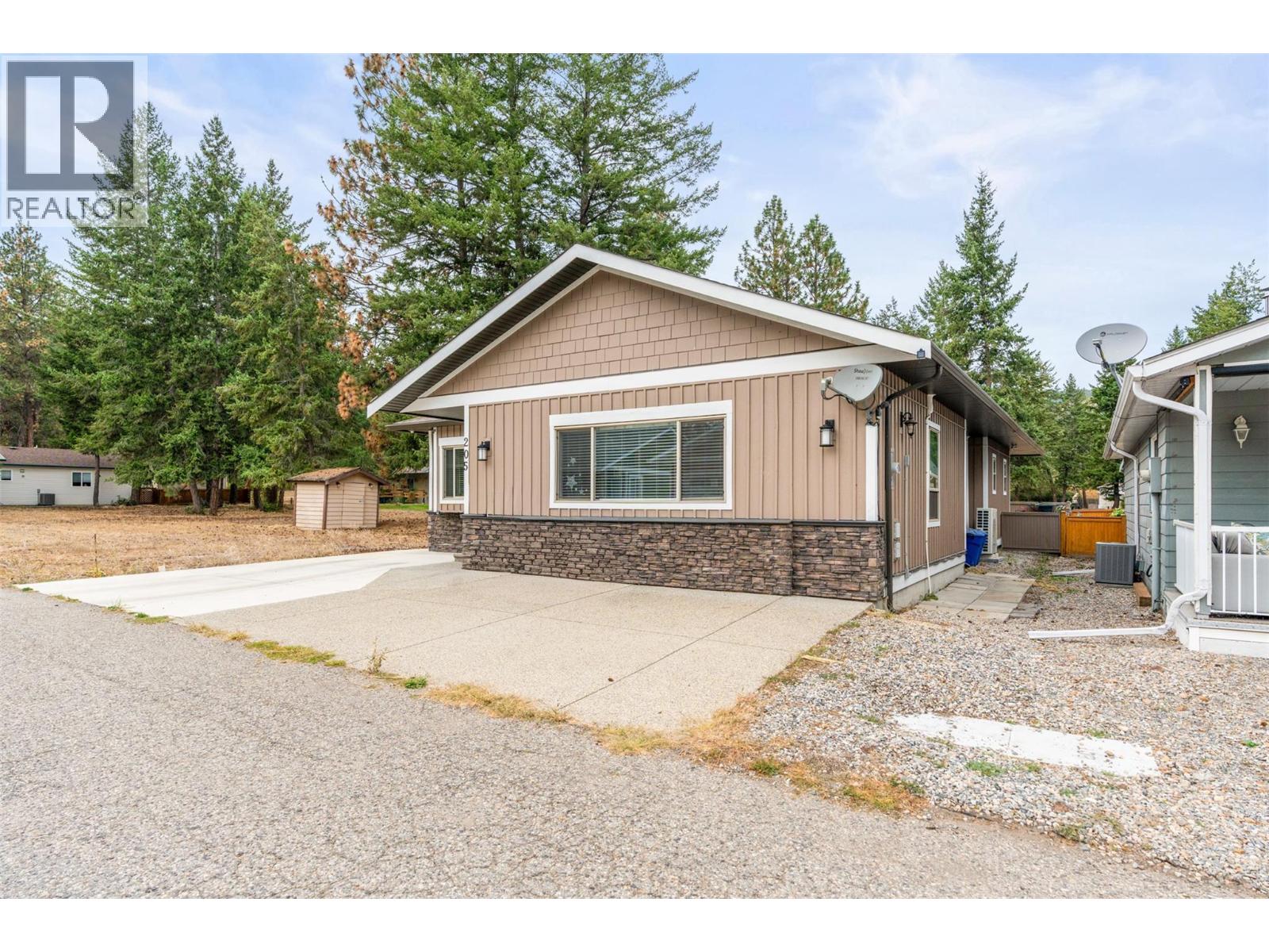  205 Falcon Avenue, Vernon