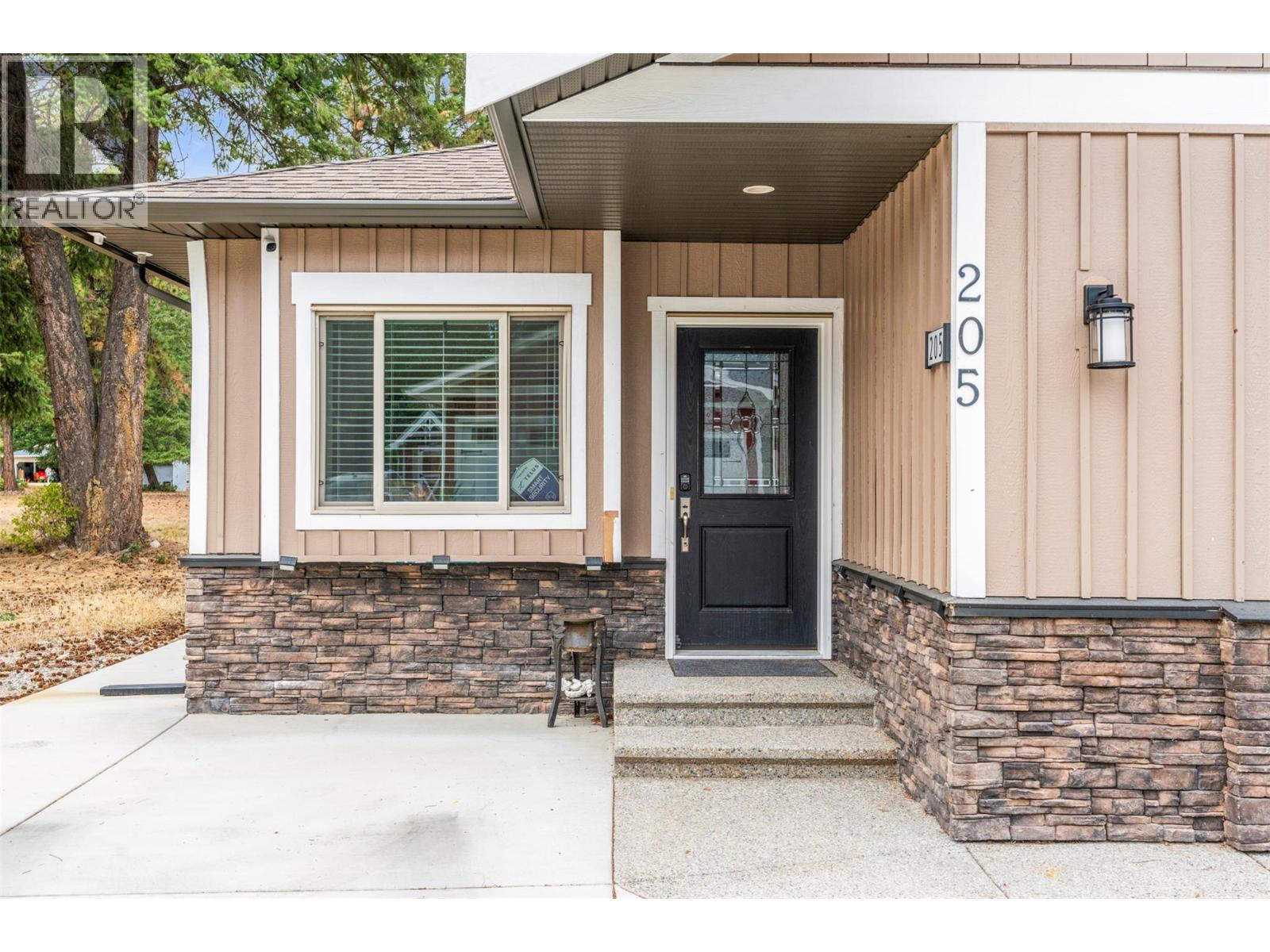  205 Falcon Avenue, Vernon