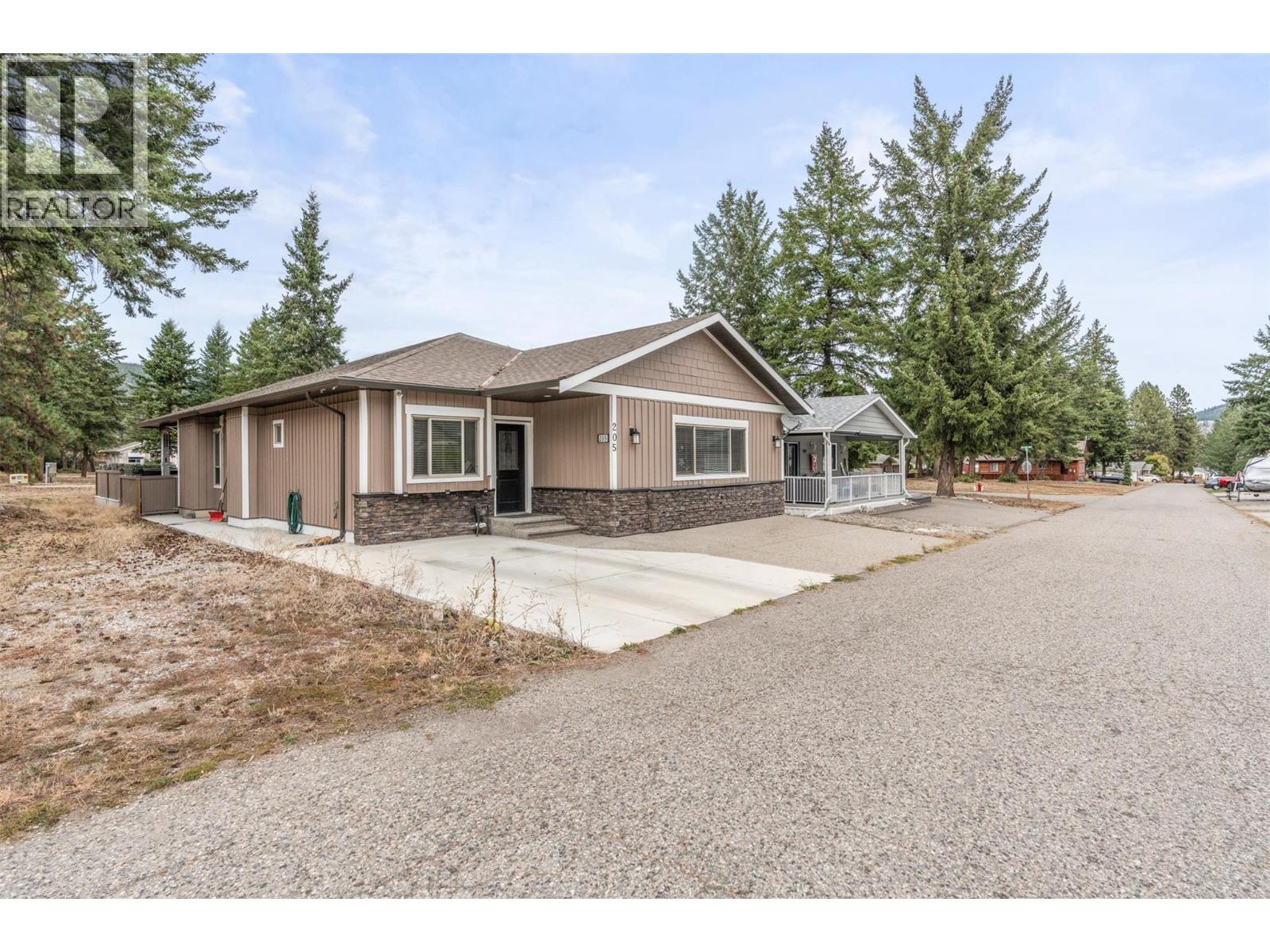  205 Falcon Avenue, Vernon