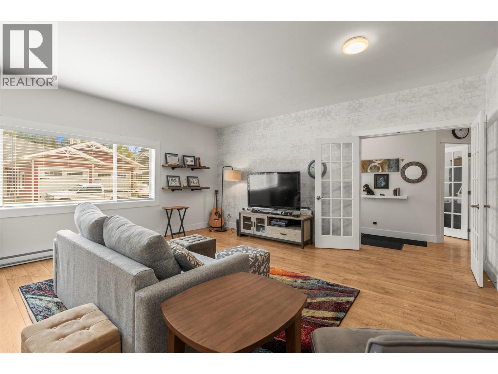  205 Falcon Avenue, Vernon