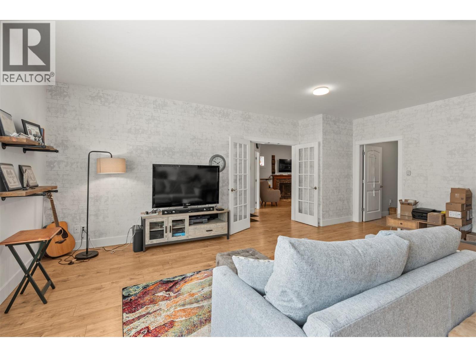  205 Falcon Avenue, Vernon