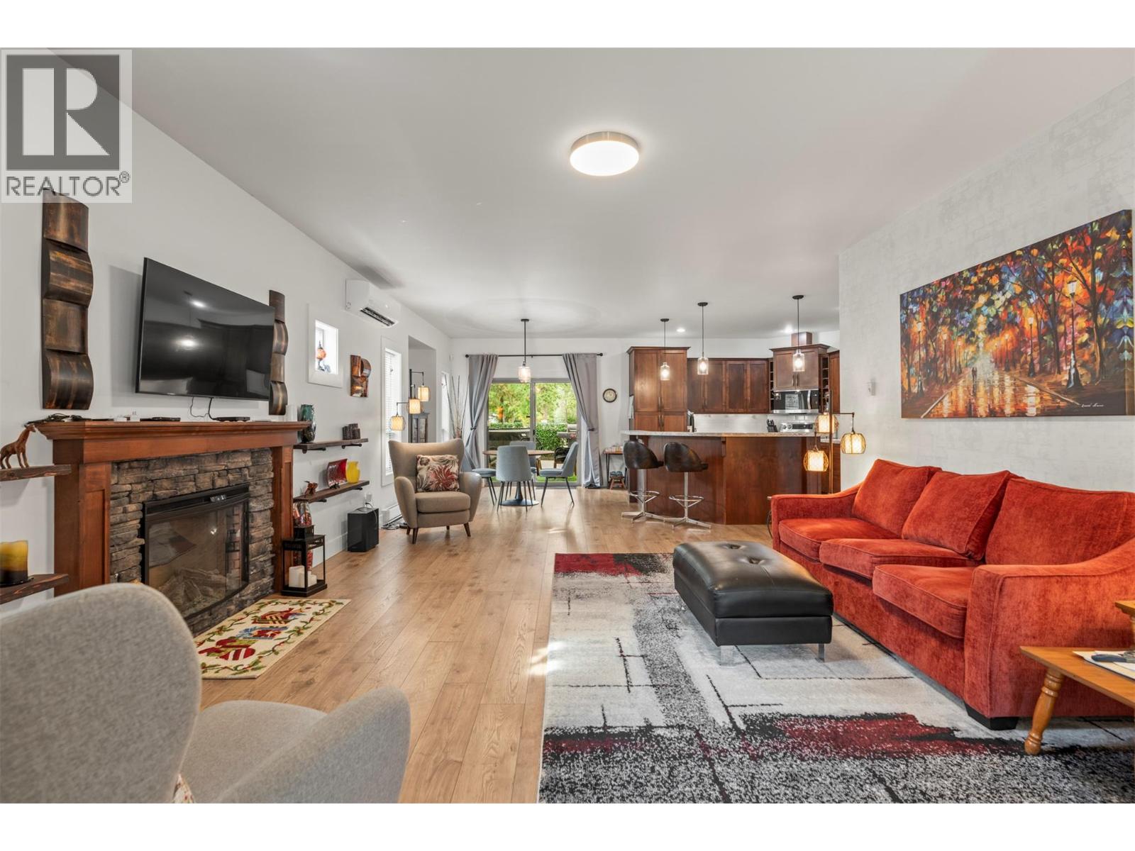  205 Falcon Avenue, Vernon