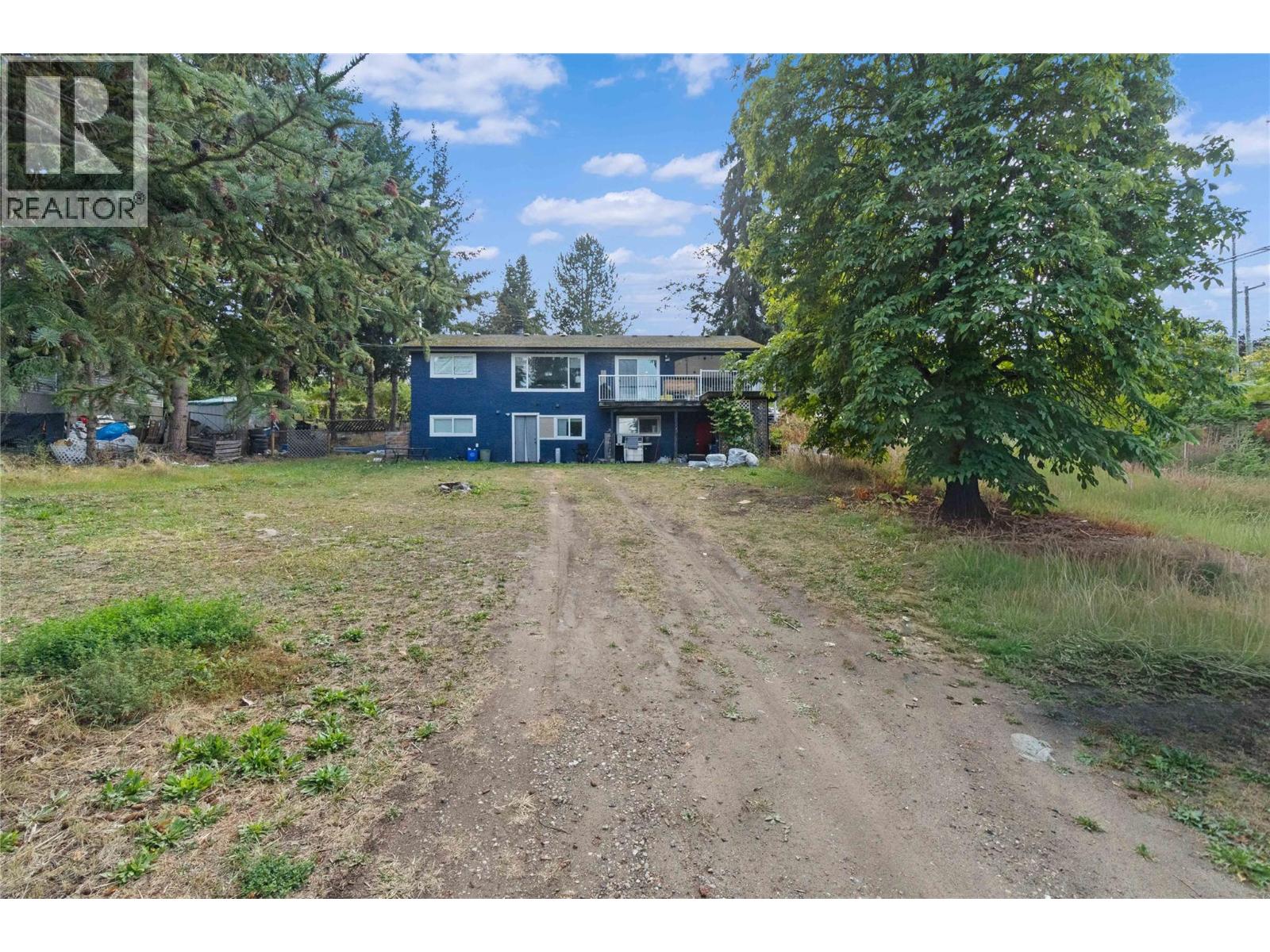 2030 1 Avenue, Salmon Arm