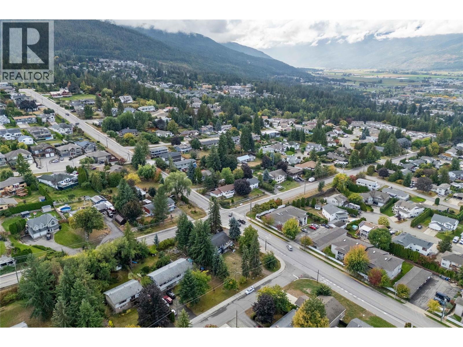 2030 1 Avenue, Salmon Arm