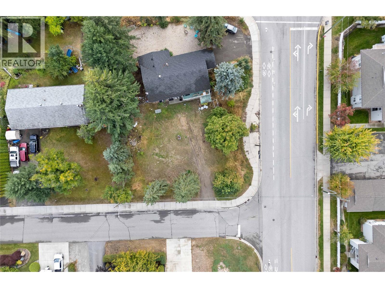 2030 1 Avenue, Salmon Arm