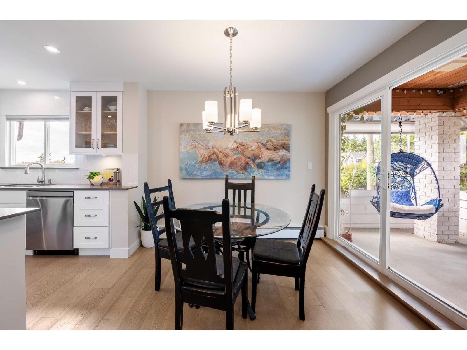 305 1390 MARTIN STREET, White Rock