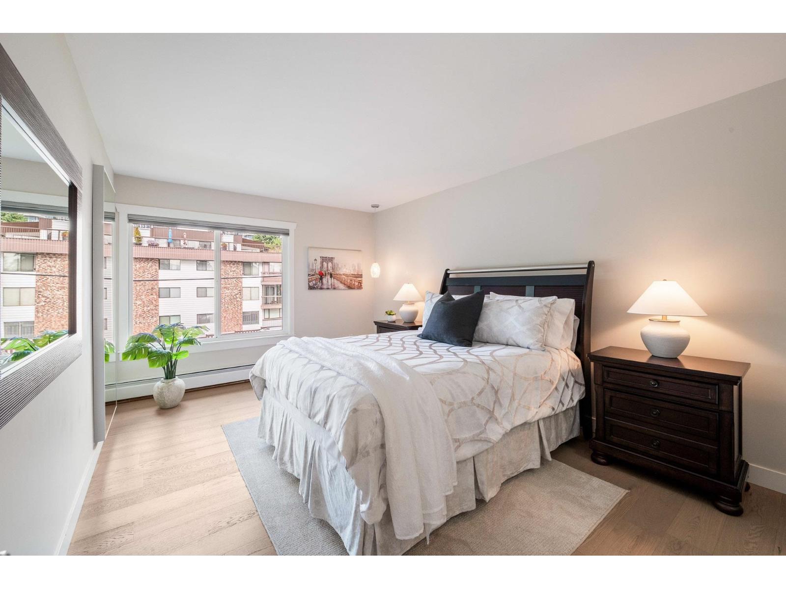 305 1390 MARTIN STREET, White Rock