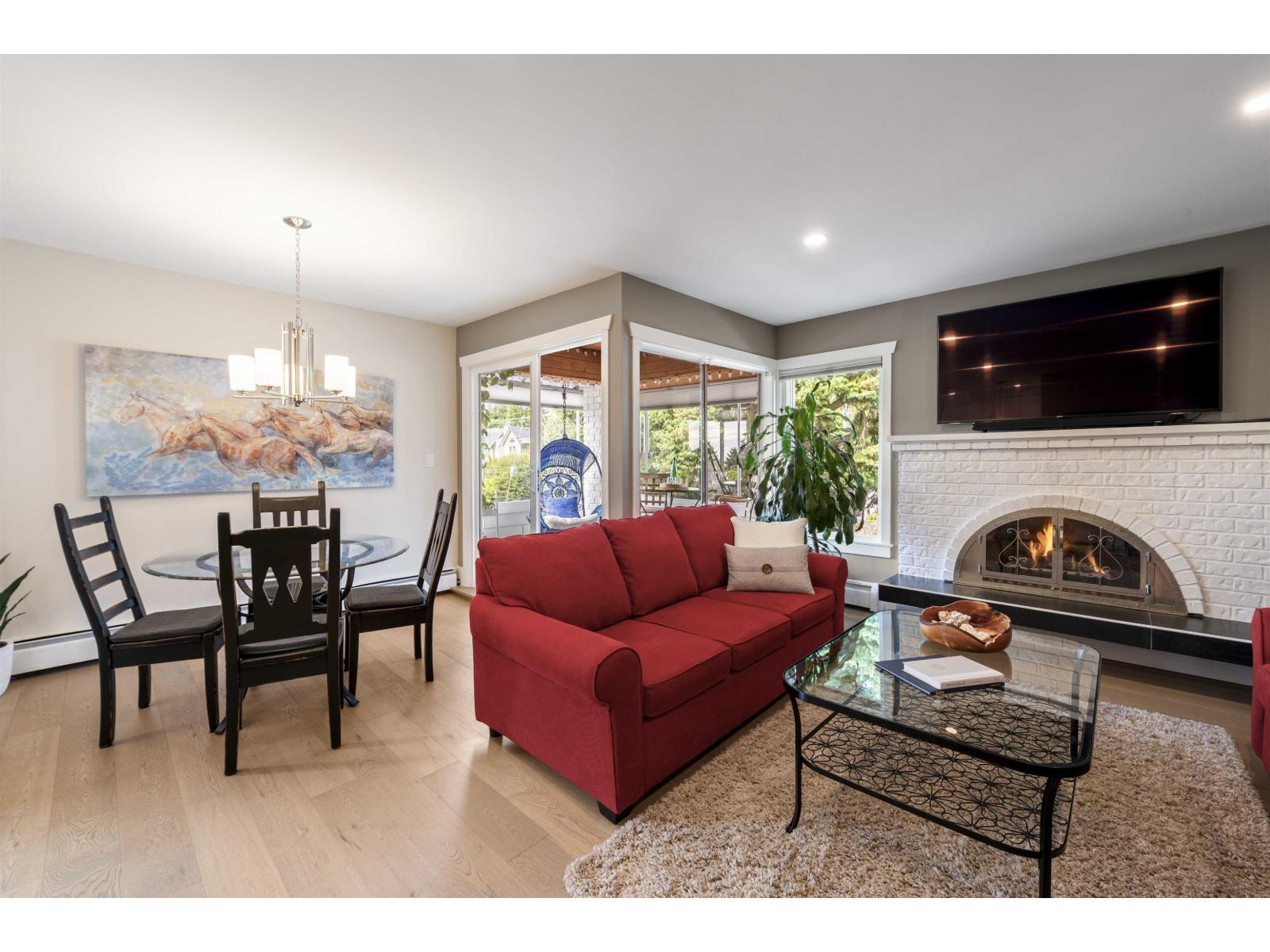 305 1390 MARTIN STREET, White Rock
