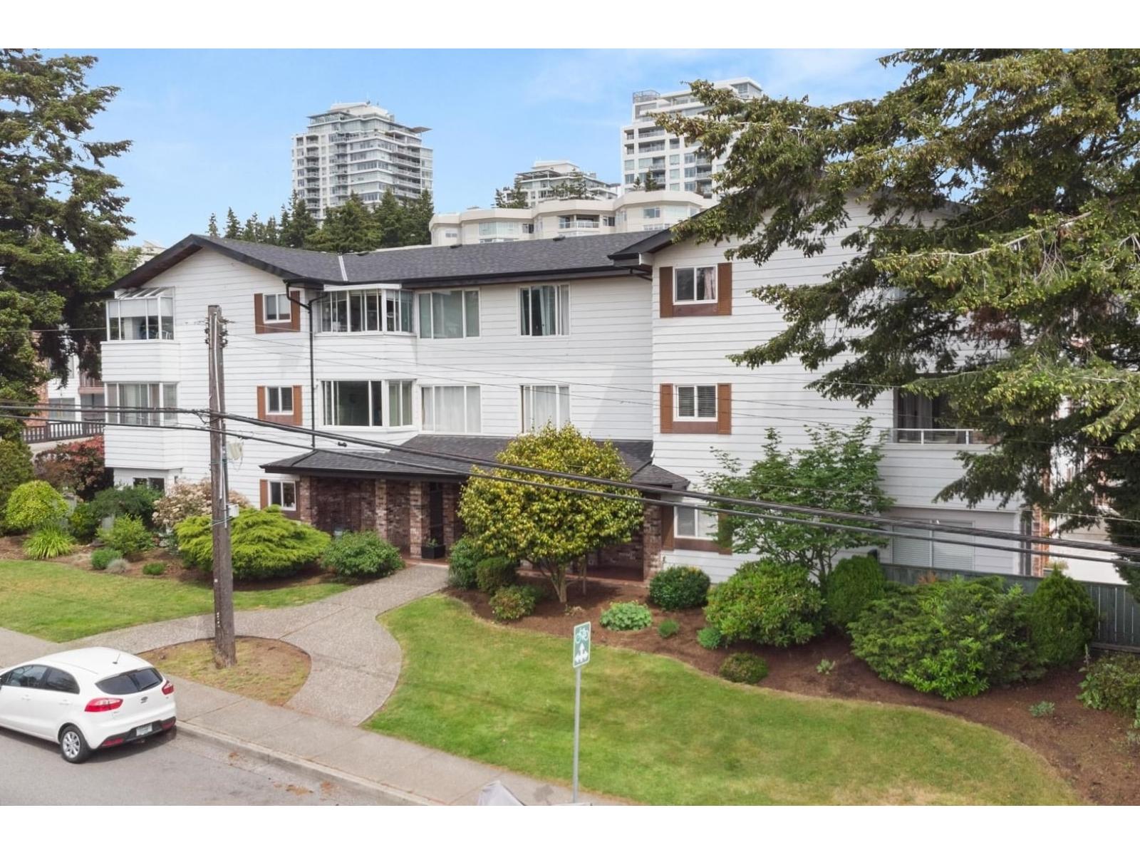 305 1390 MARTIN STREET, White Rock