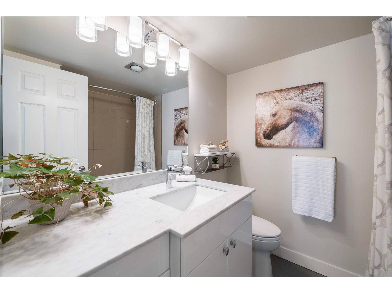 305 1390 MARTIN STREET, White Rock