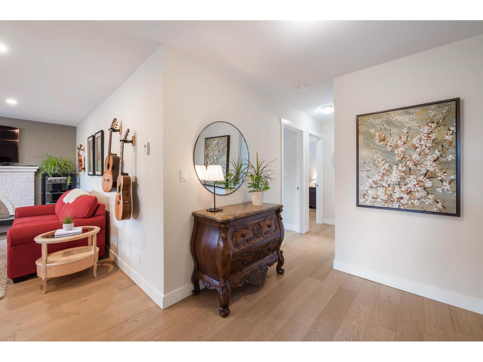 305 1390 MARTIN STREET, White Rock
