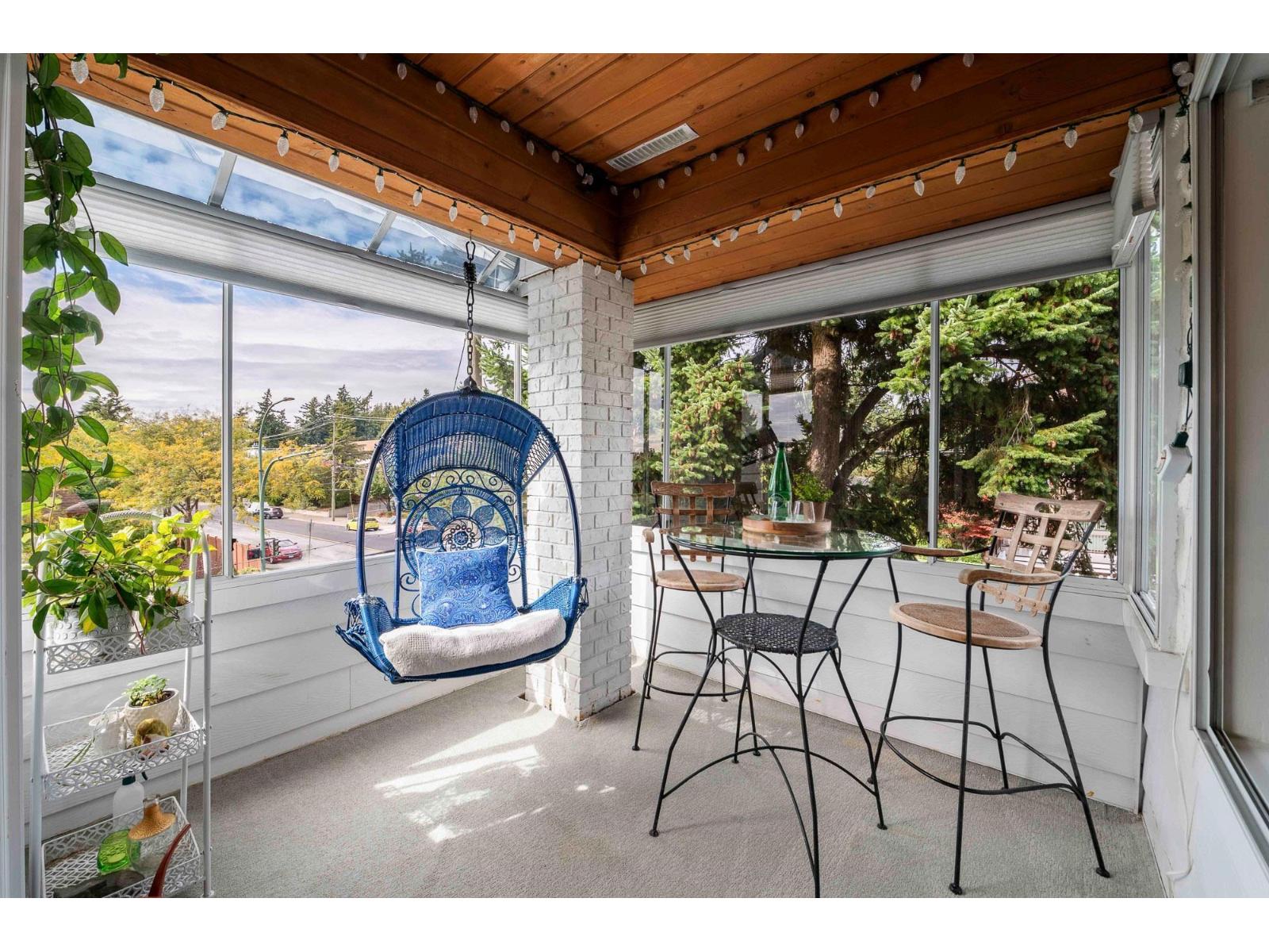 305 1390 MARTIN STREET, White Rock