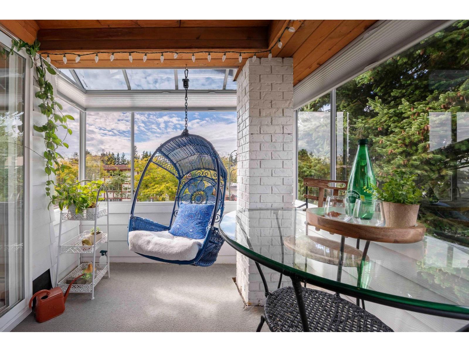 305 1390 MARTIN STREET, White Rock
