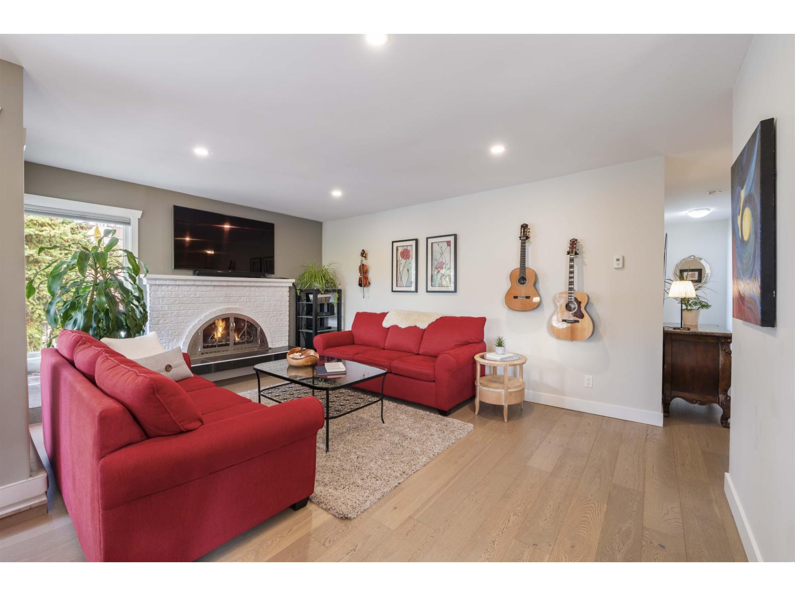 305 1390 MARTIN STREET, White Rock