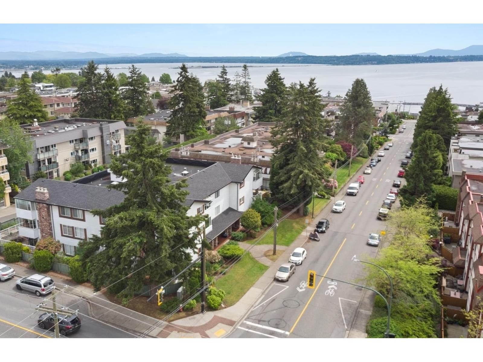 305 1390 MARTIN STREET, White Rock