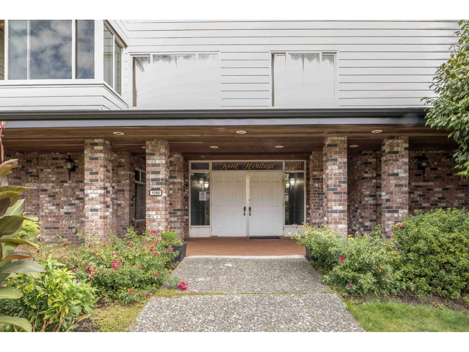 305 1390 MARTIN STREET, White Rock