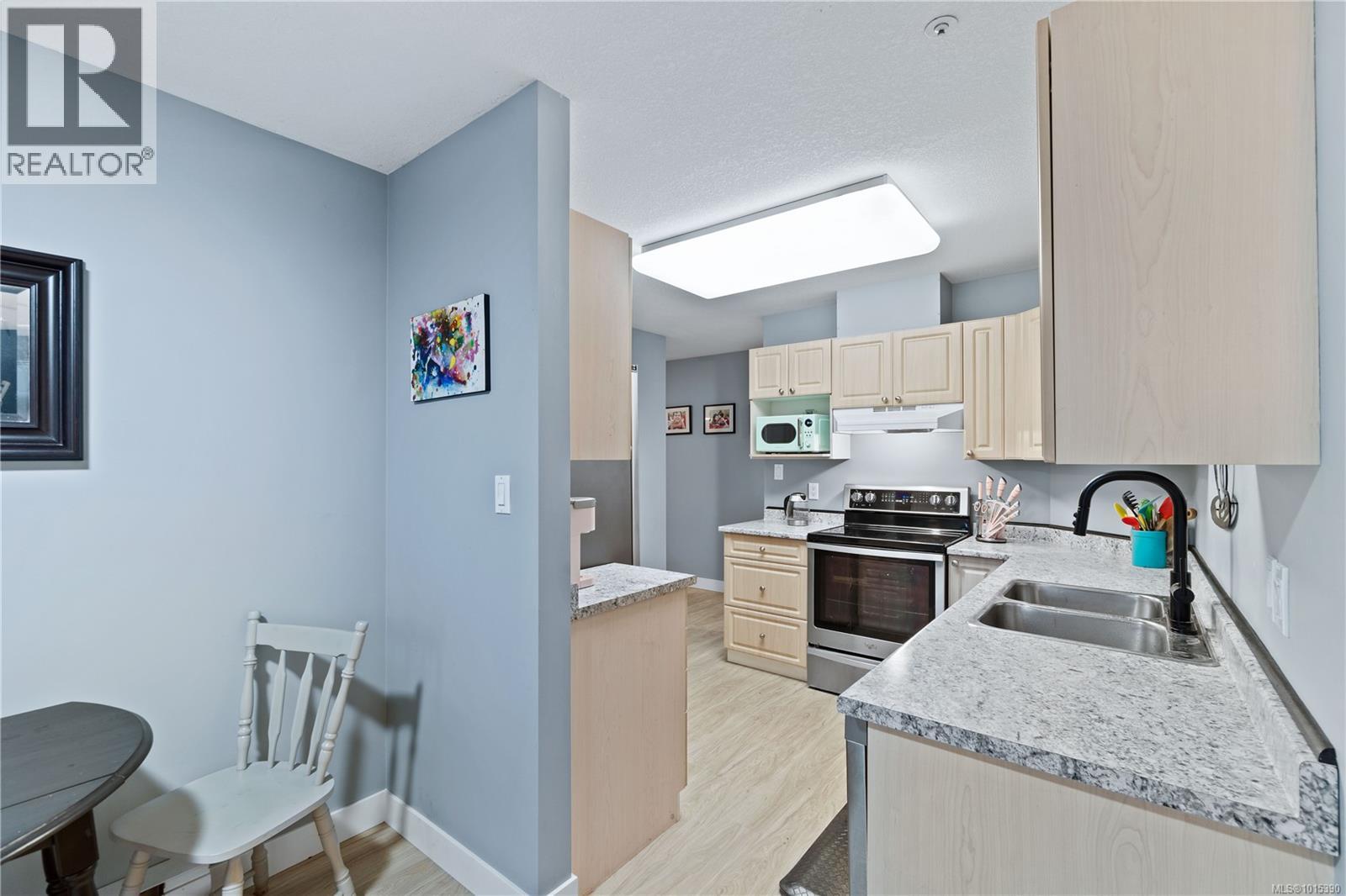 108 335 Hirst Ave W, Parksville