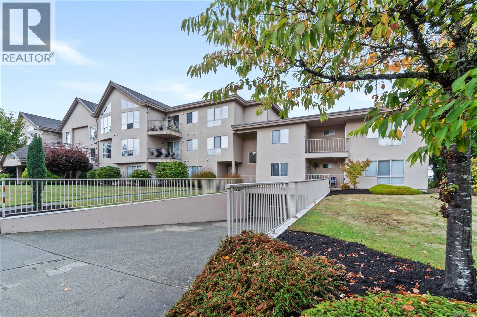 108 335 Hirst Ave W, Parksville