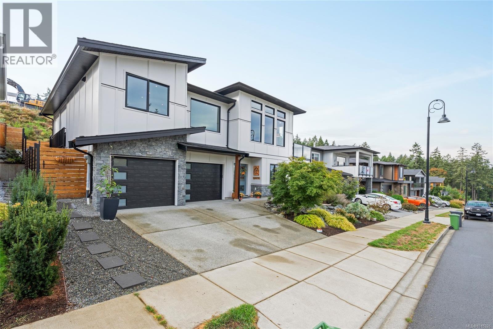 6278 Highwood Dr, Duncan