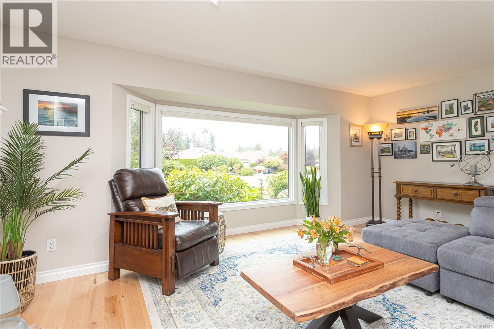 1221 Midiron Close, Qualicum Beach