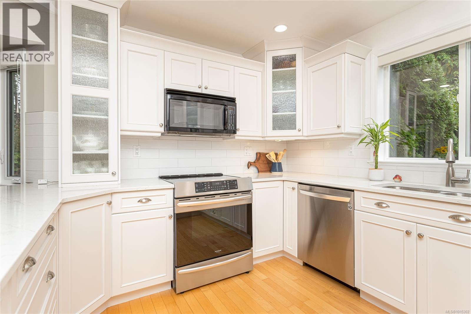 1221 Midiron Close, Qualicum Beach