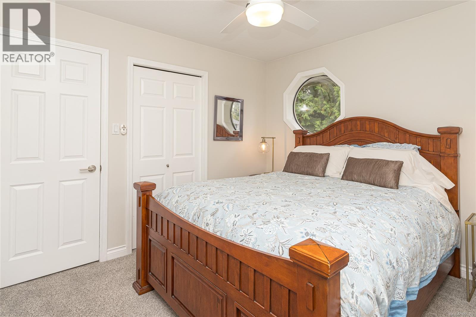 1221 Midiron Close, Qualicum Beach