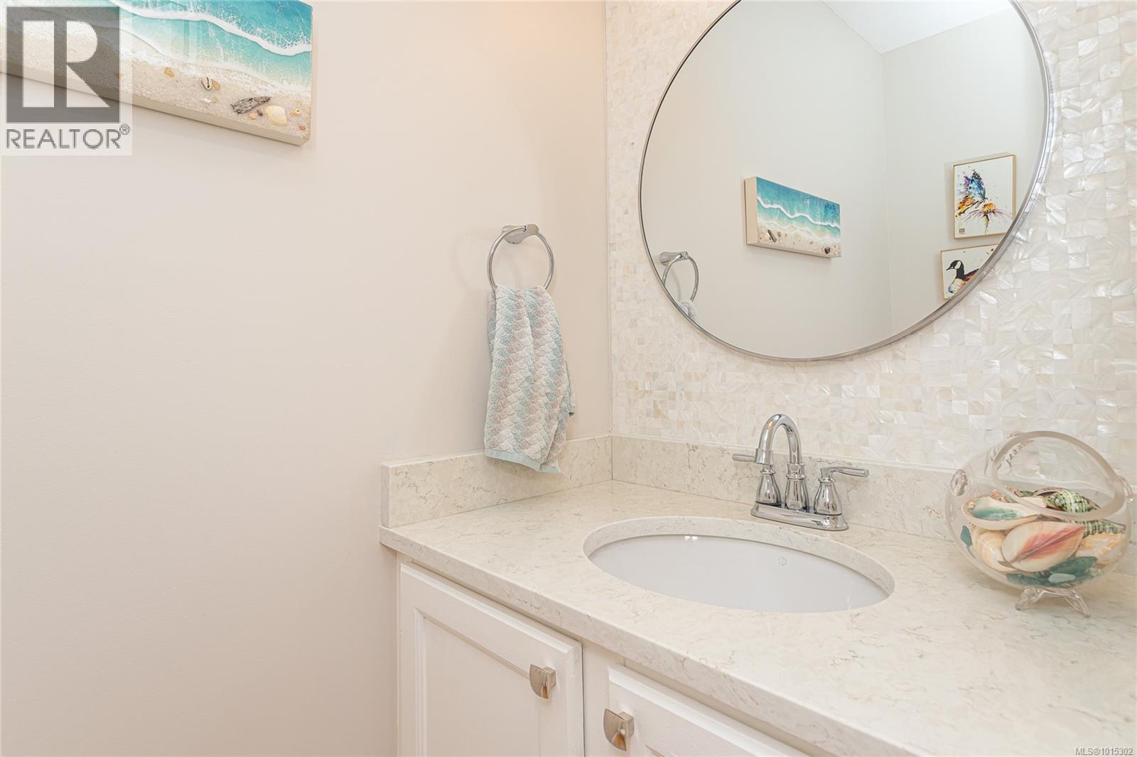 1221 Midiron Close, Qualicum Beach