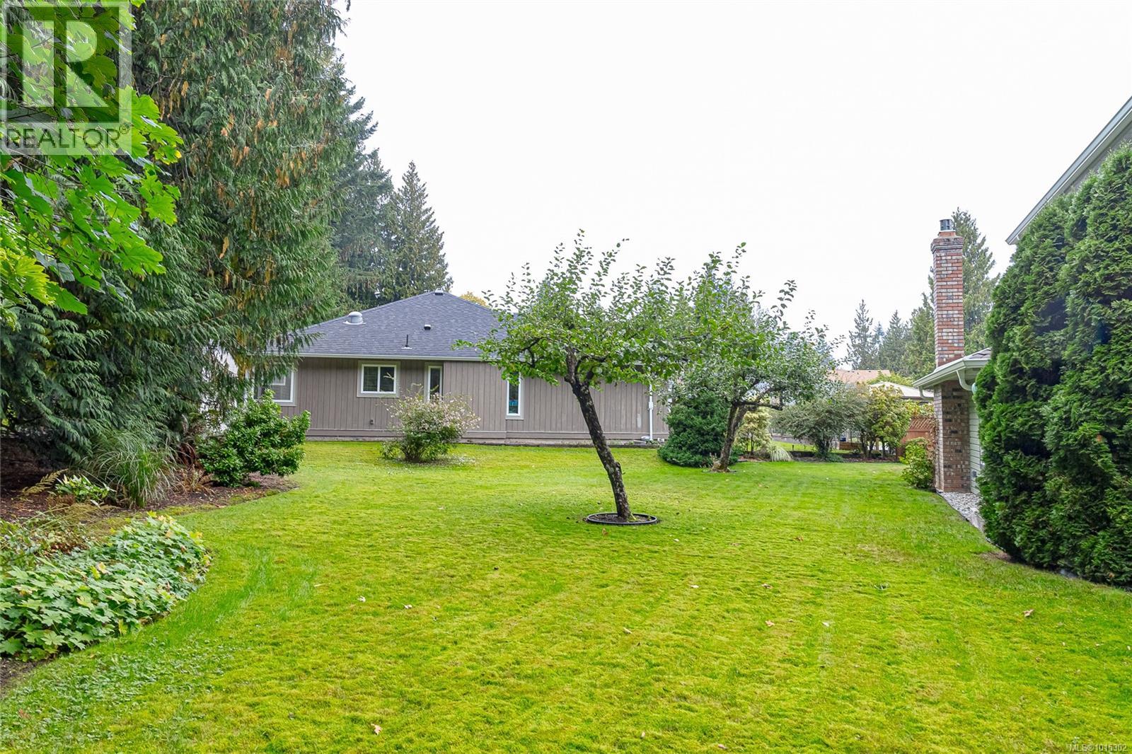 1221 Midiron Close, Qualicum Beach