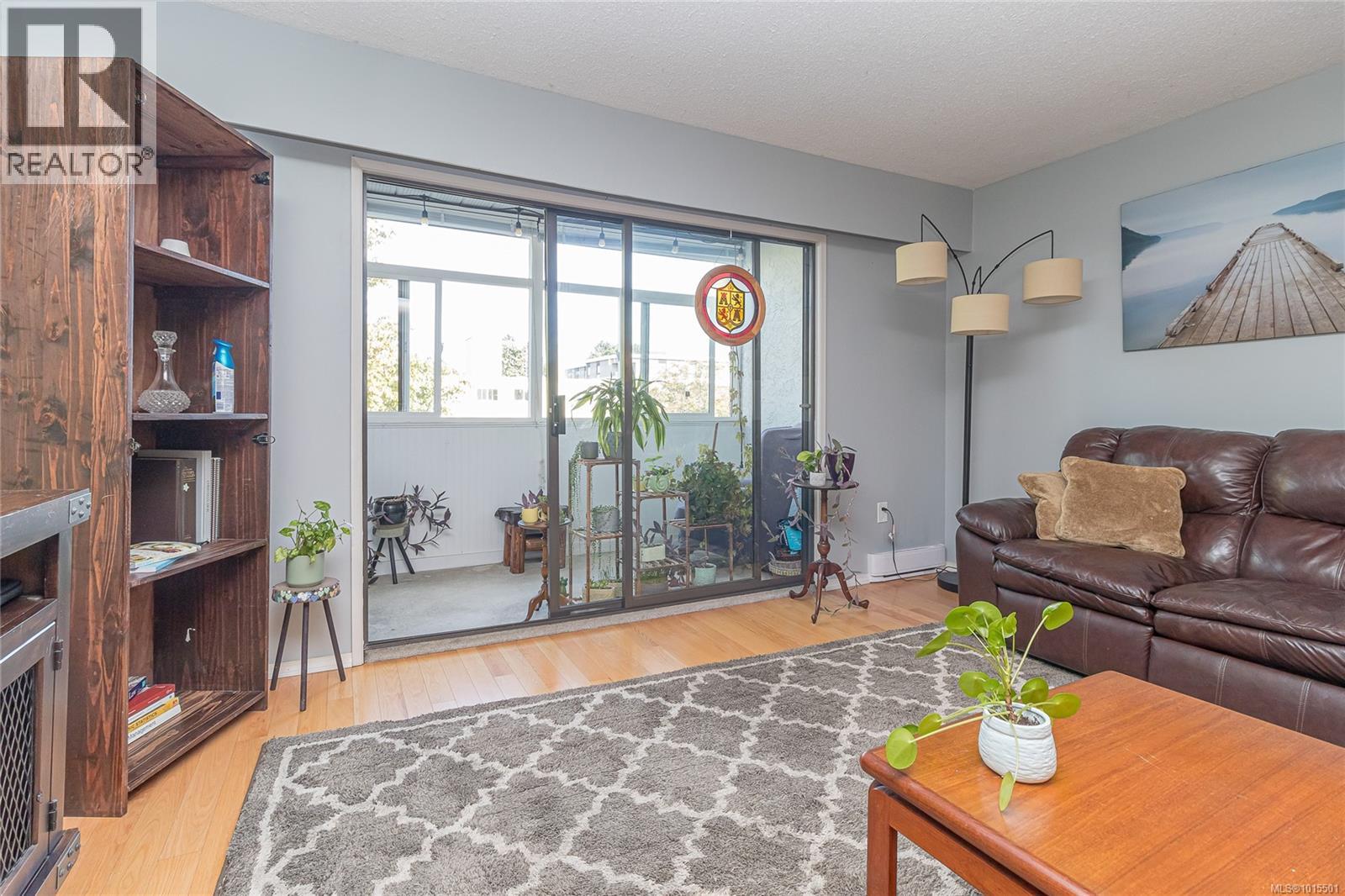 401 924 Cook St, Victoria