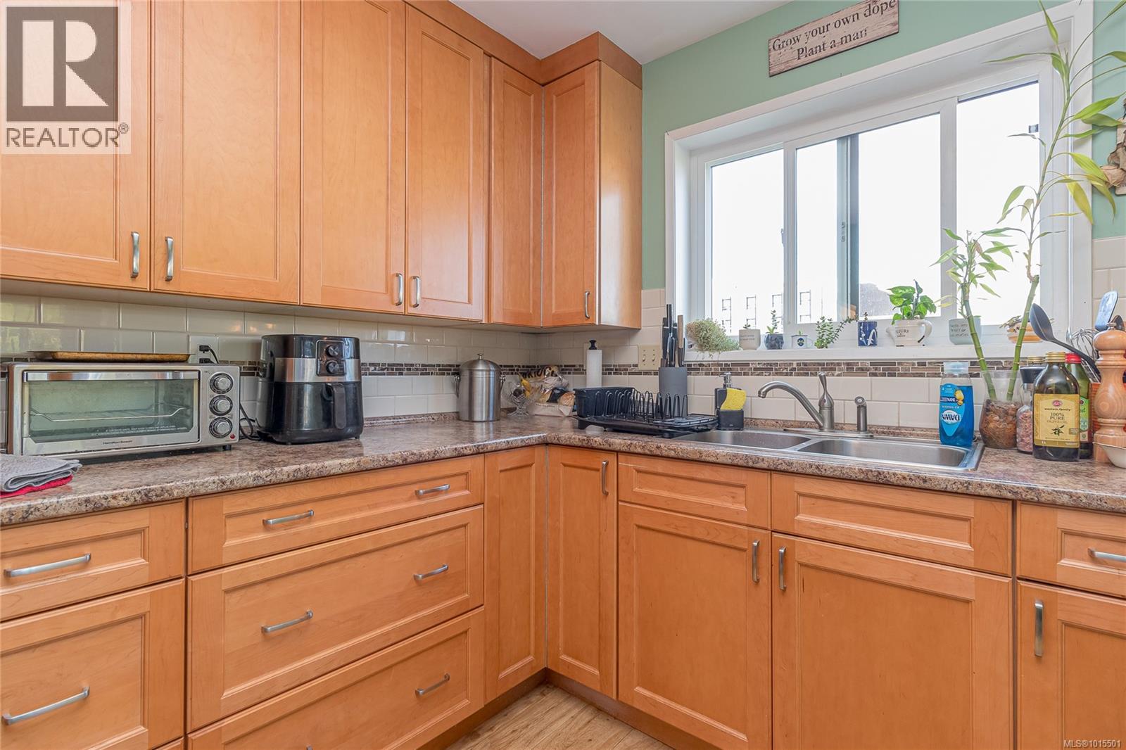 401 924 Cook St, Victoria