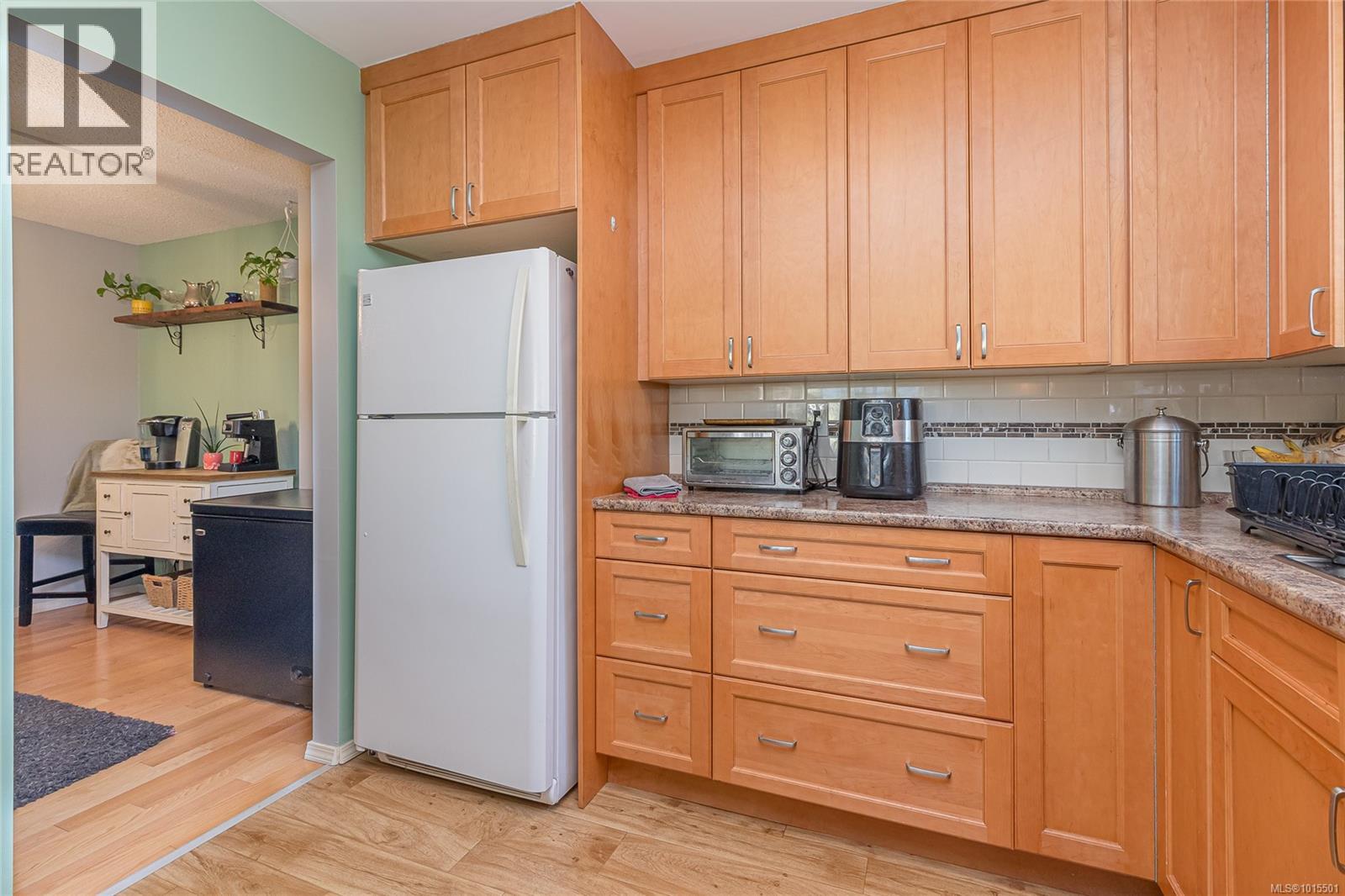401 924 Cook St, Victoria