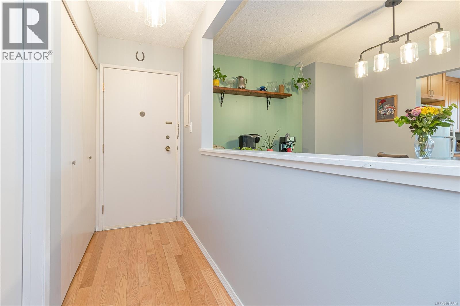401 924 Cook St, Victoria