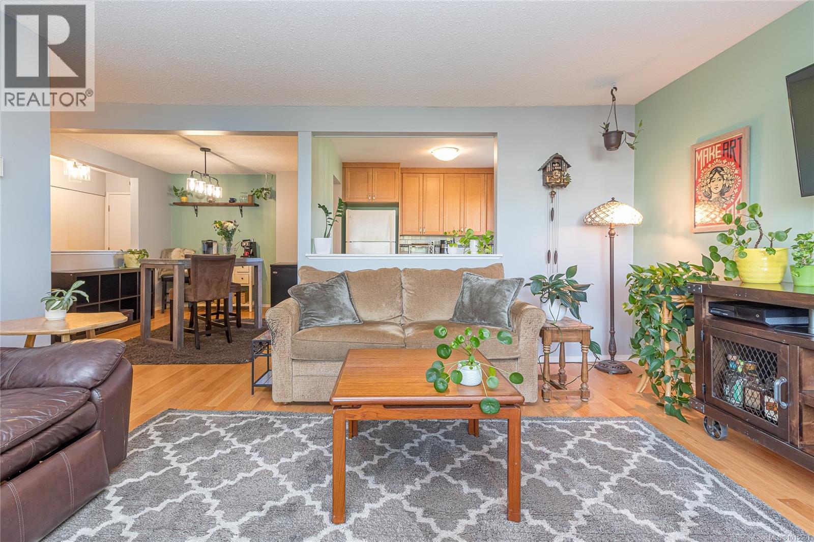 401 924 Cook St, Victoria