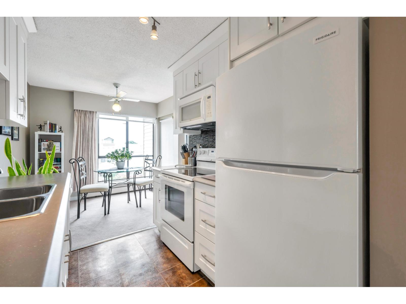 201 15265 ROPER AVENUE, White Rock