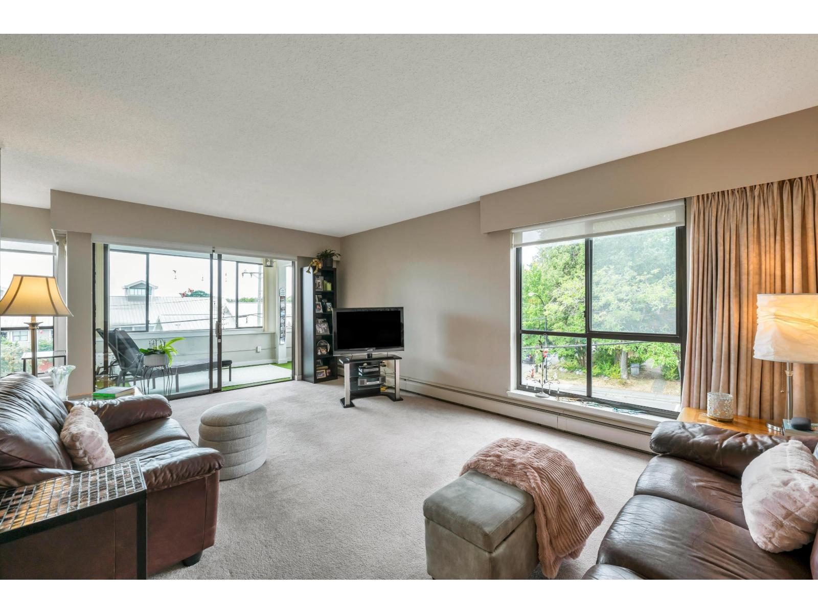 201 15265 ROPER AVENUE, White Rock