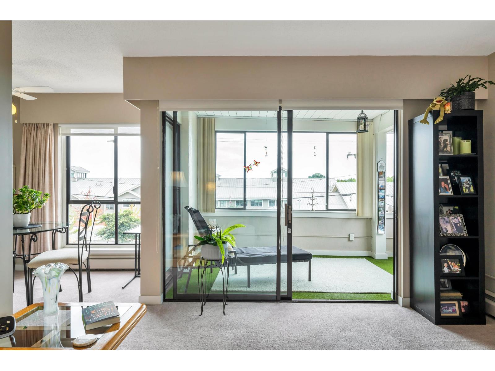 201 15265 ROPER AVENUE, White Rock