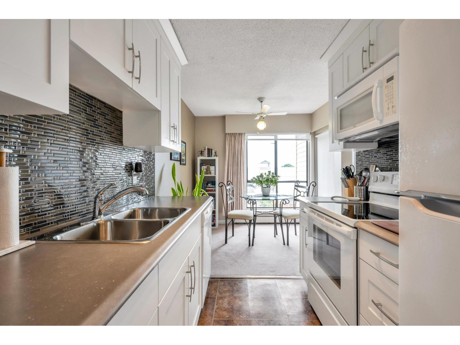 201 15265 ROPER AVENUE, White Rock