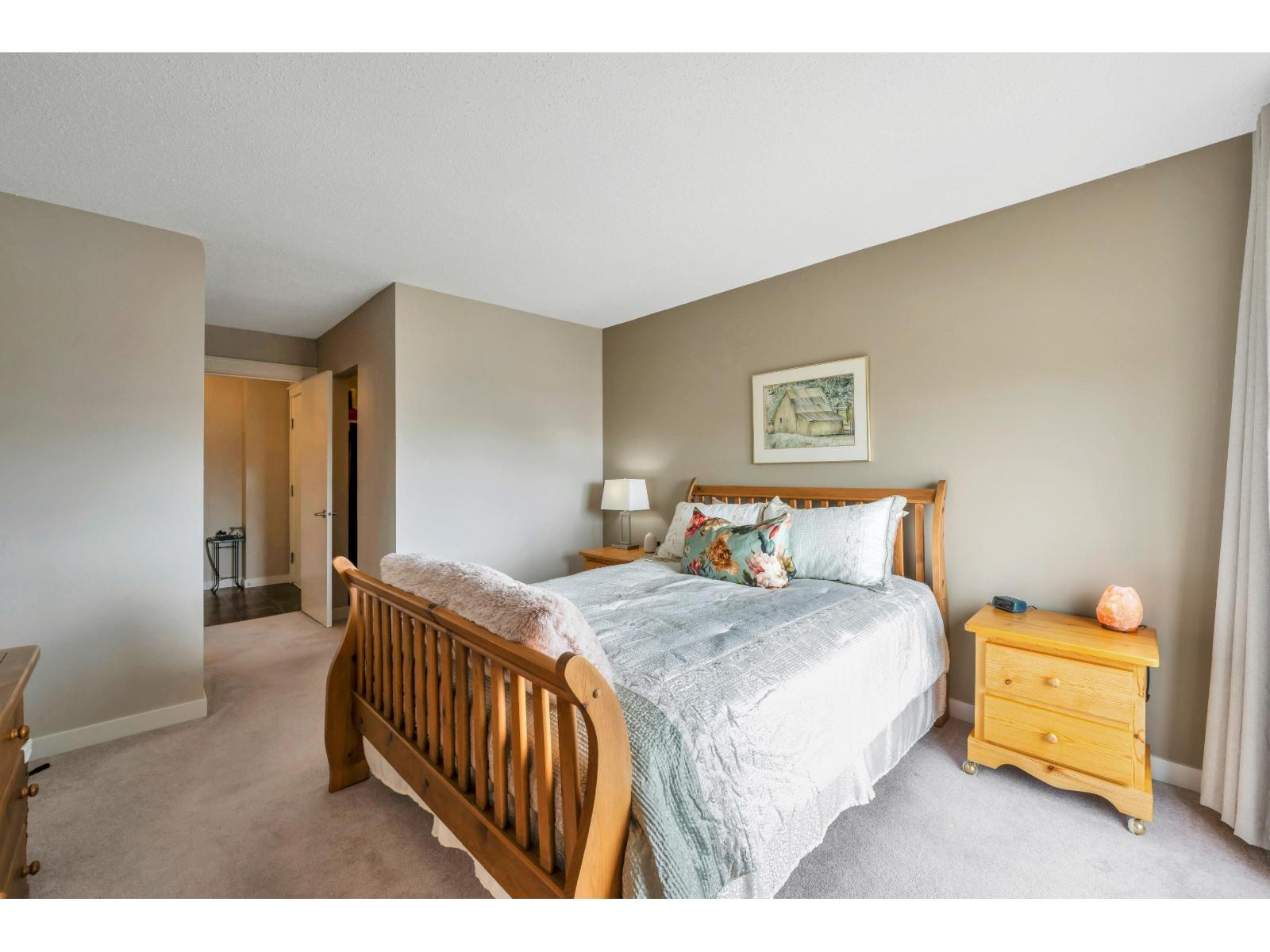 201 15265 ROPER AVENUE, White Rock
