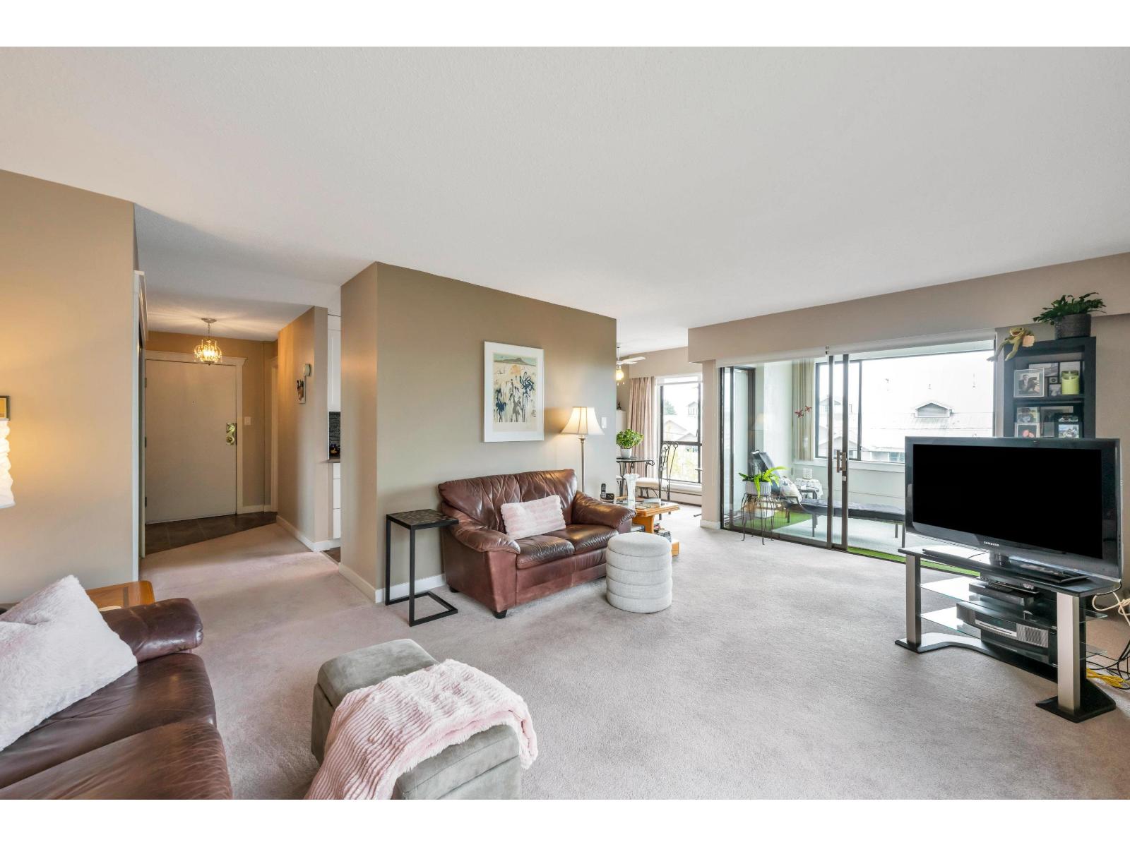 201 15265 ROPER AVENUE, White Rock