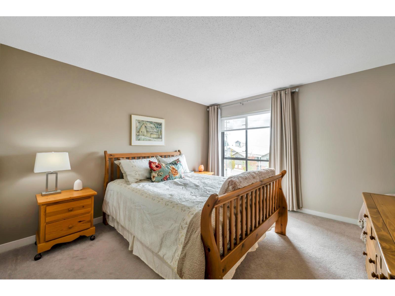 201 15265 ROPER AVENUE, White Rock