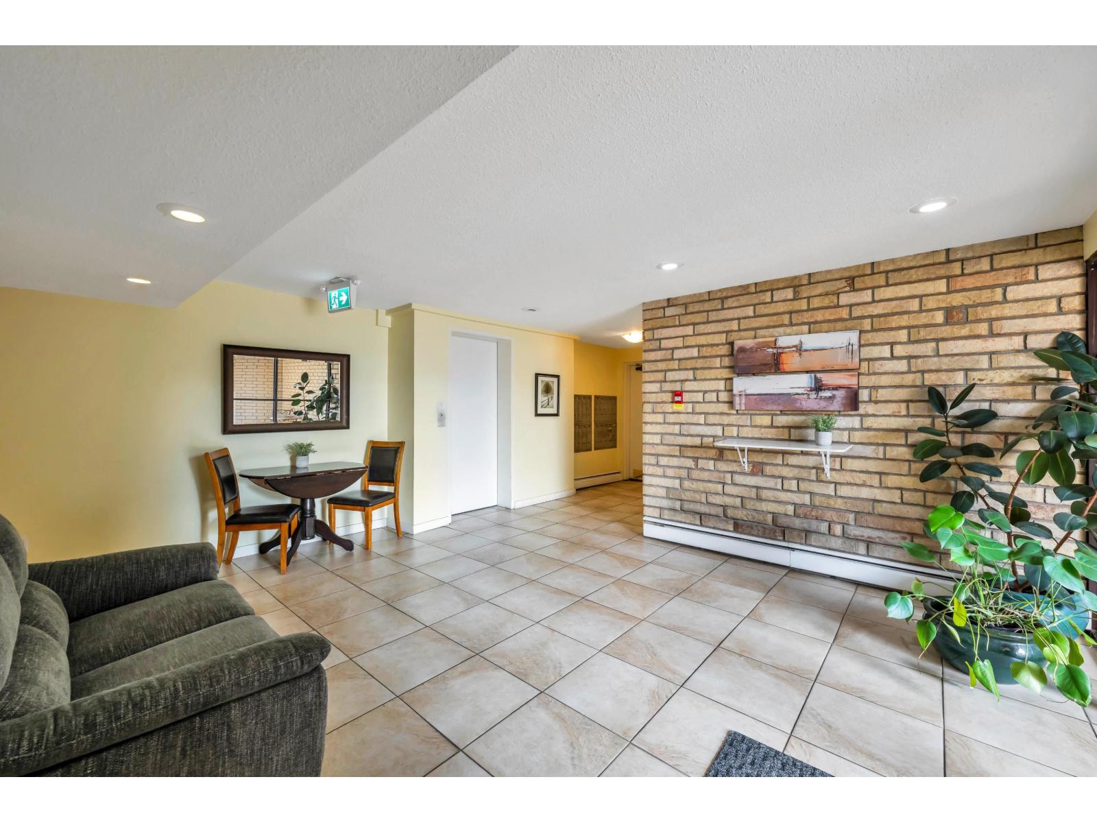 201 15265 ROPER AVENUE, White Rock