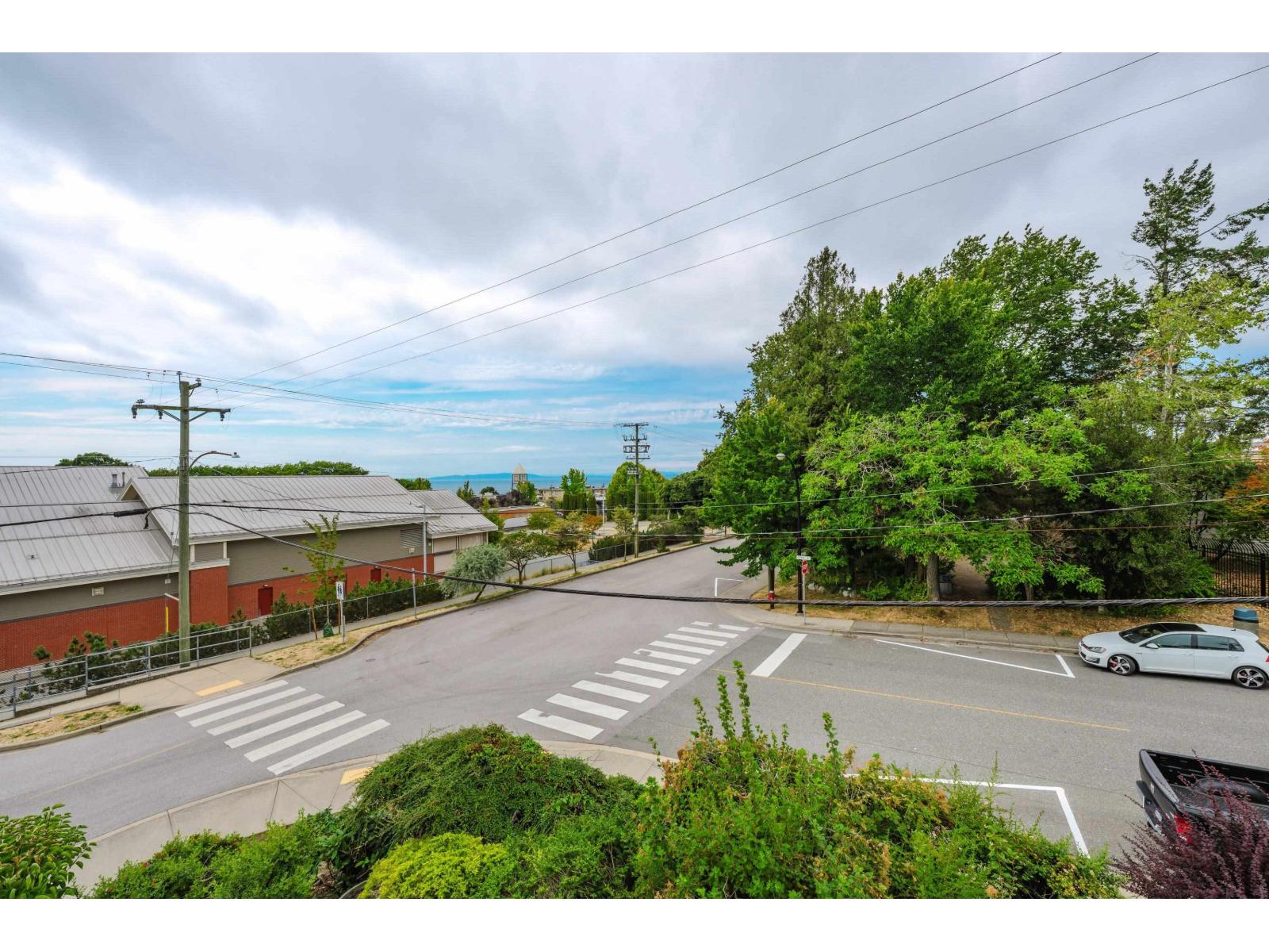 201 15265 ROPER AVENUE, White Rock