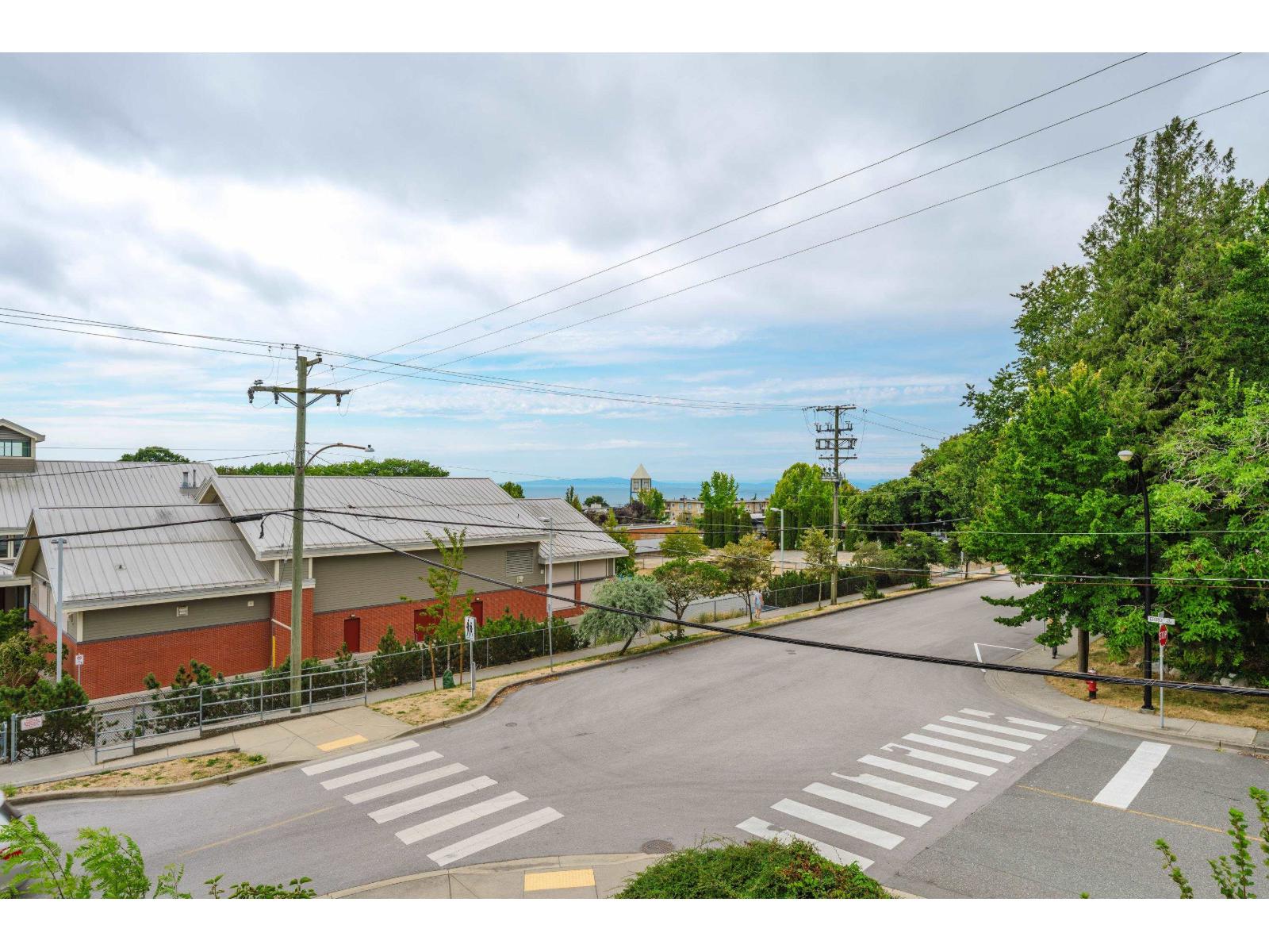201 15265 ROPER AVENUE, White Rock
