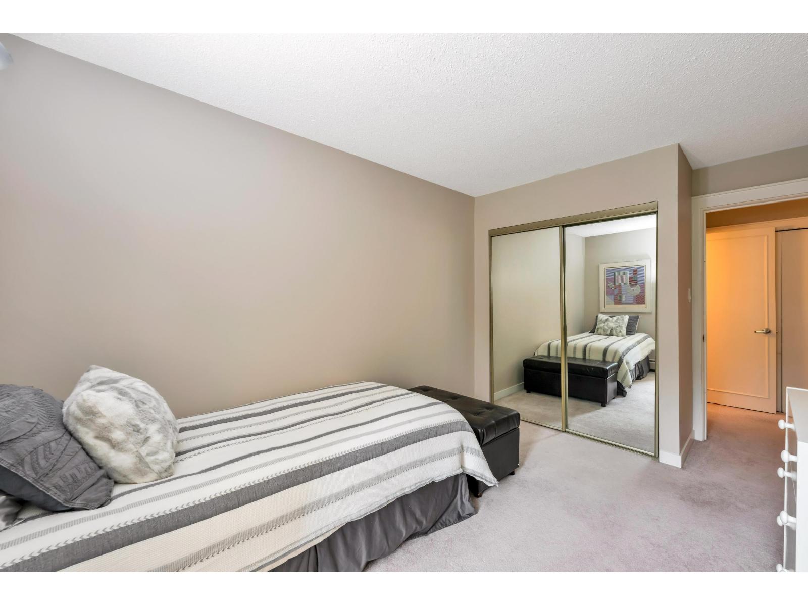 201 15265 ROPER AVENUE, White Rock
