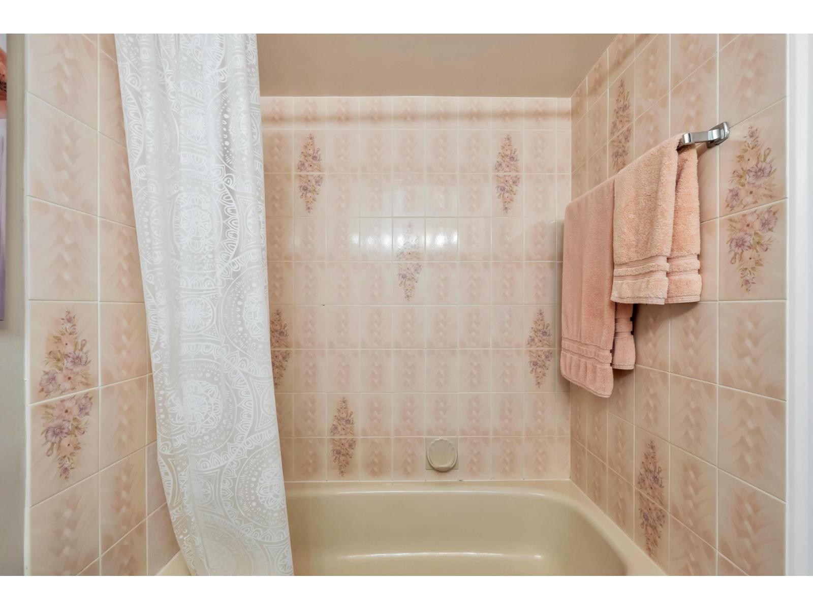 201 15265 ROPER AVENUE, White Rock
