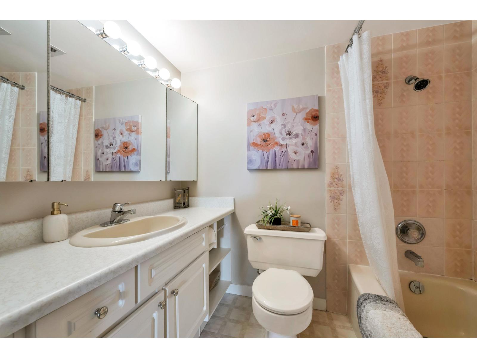201 15265 ROPER AVENUE, White Rock
