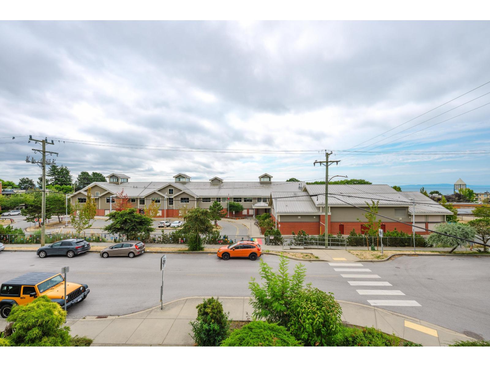 201 15265 ROPER AVENUE, White Rock