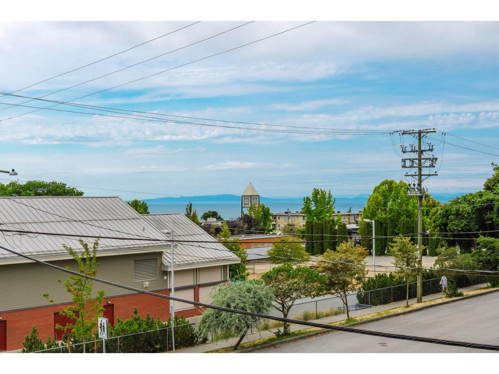 201 15265 ROPER AVENUE, White Rock