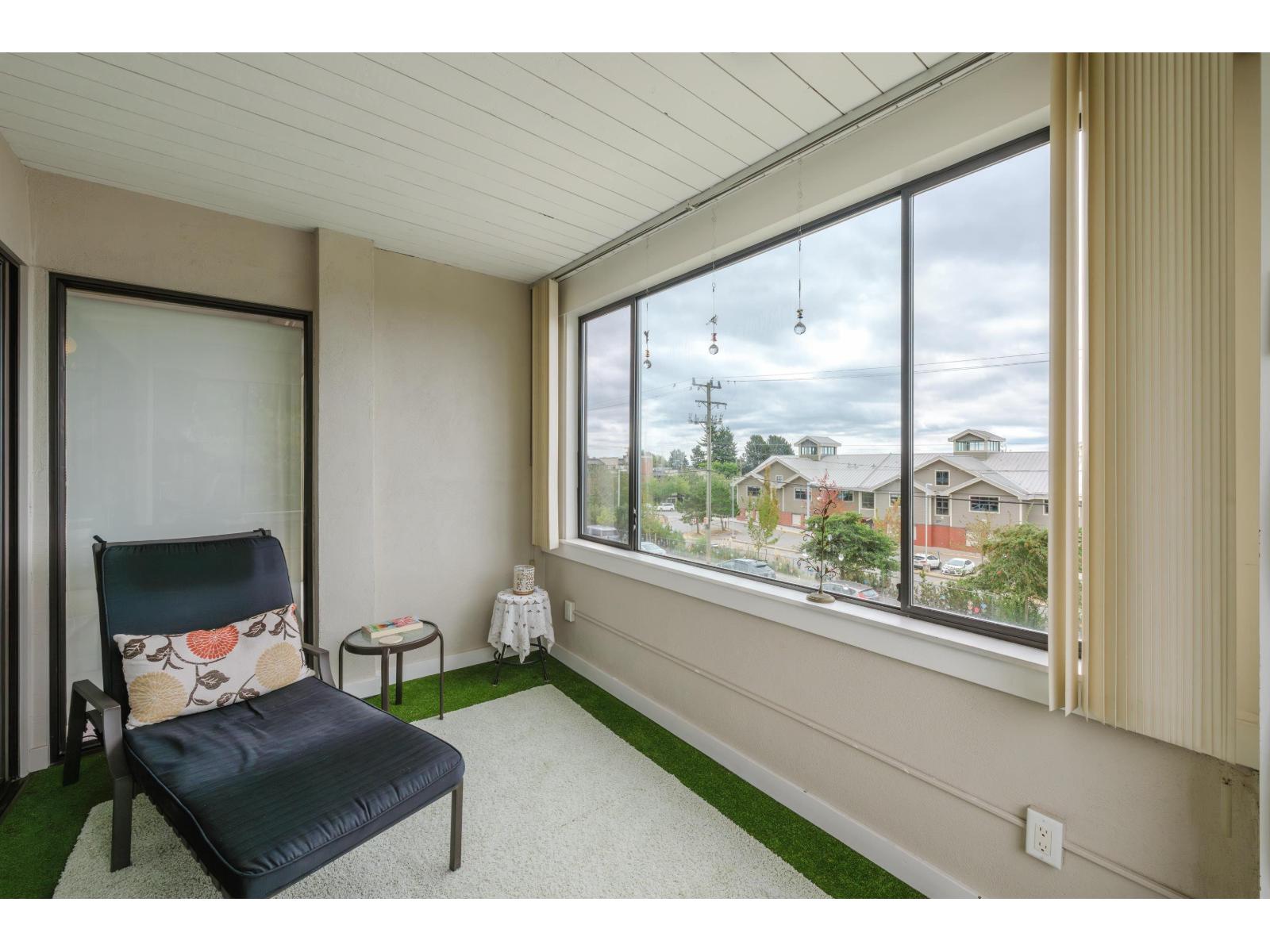 201 15265 ROPER AVENUE, White Rock